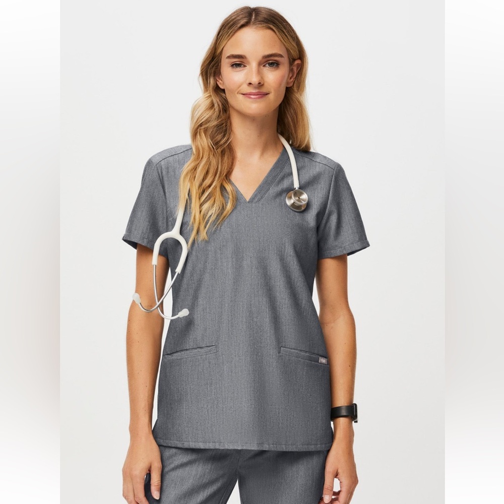 FIGS Scrubs Set - Picture 2 of 16